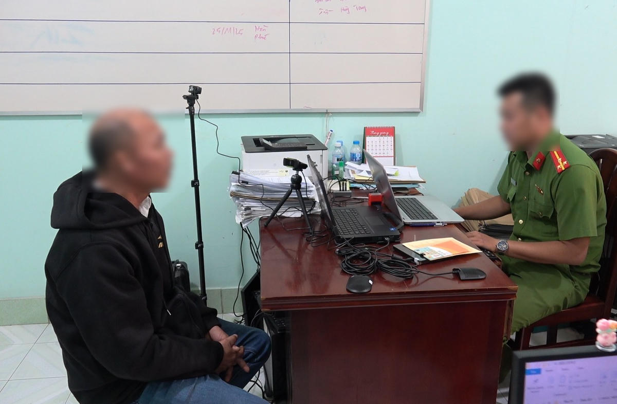 Tài xế xe khách Nguyễn Đức Tín tại cơ quan Công an. Ảnh: Thanh Việt.