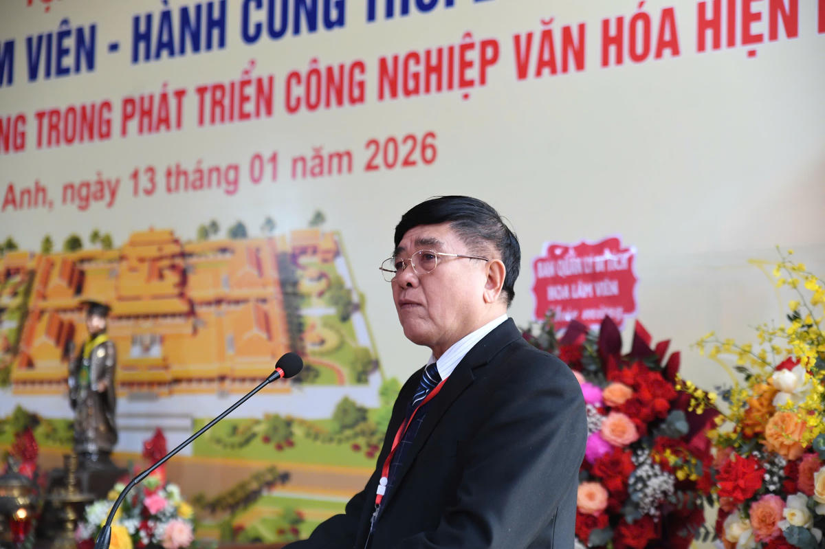 TS Nguyễn Văn Sơn - Chủ tịch Hội Sử học Hà Nội phát biểu tại toạ đàm. Ảnh: Phạm Sỹ.