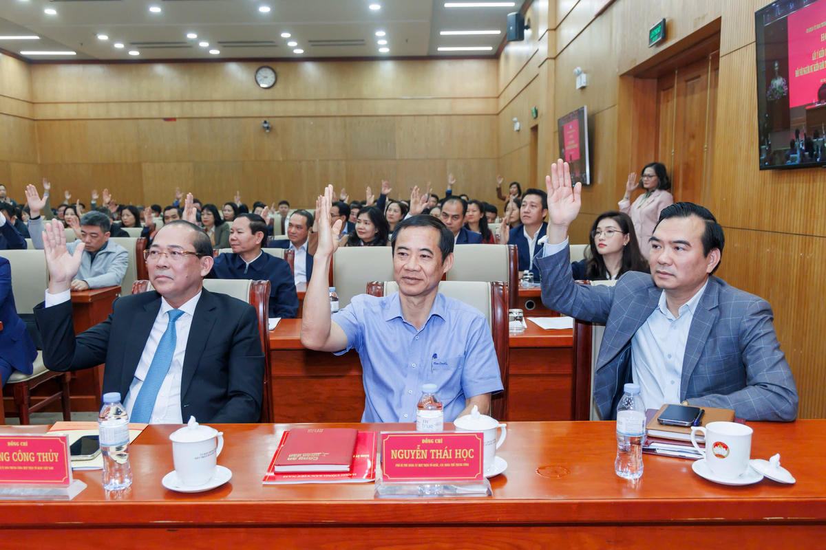 Nhất trí giới thiệu Chủ tịch UBTƯ MTTQ Việt Nam Bùi Thị Minh Hoài ứng cử đại biểu Quốc hội khóa XVI