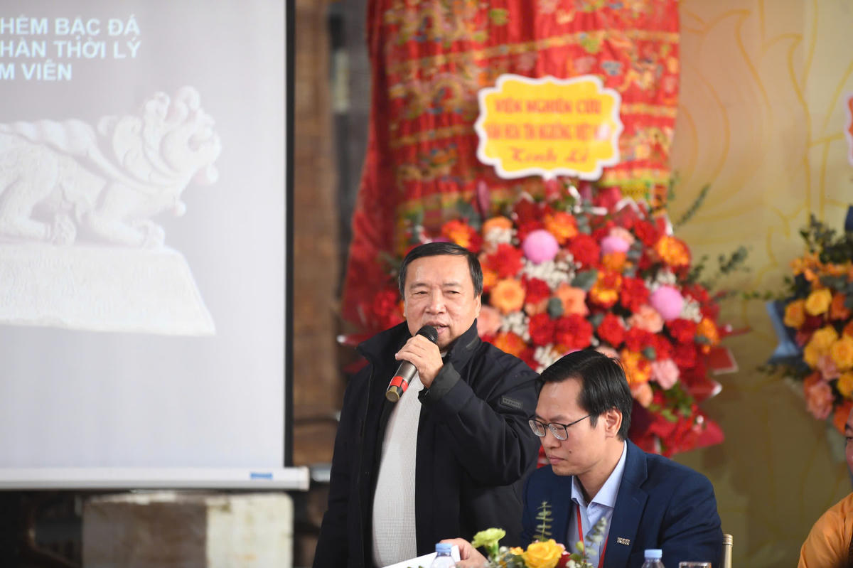 PGS. TS Tống Trung Tín - Chủ tịch Hội Khảo cổ học Việt Nam đã đưa ra những dẫn chứng quan trọng khẳng định giá trị lịch sử của di tích Hoa Lâm Viên. Ảnh: Phạm Sỹ.