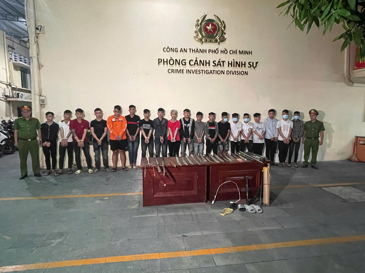 Hai nhóm đối tượng tại cơ quan công an. Ảnh: CA.