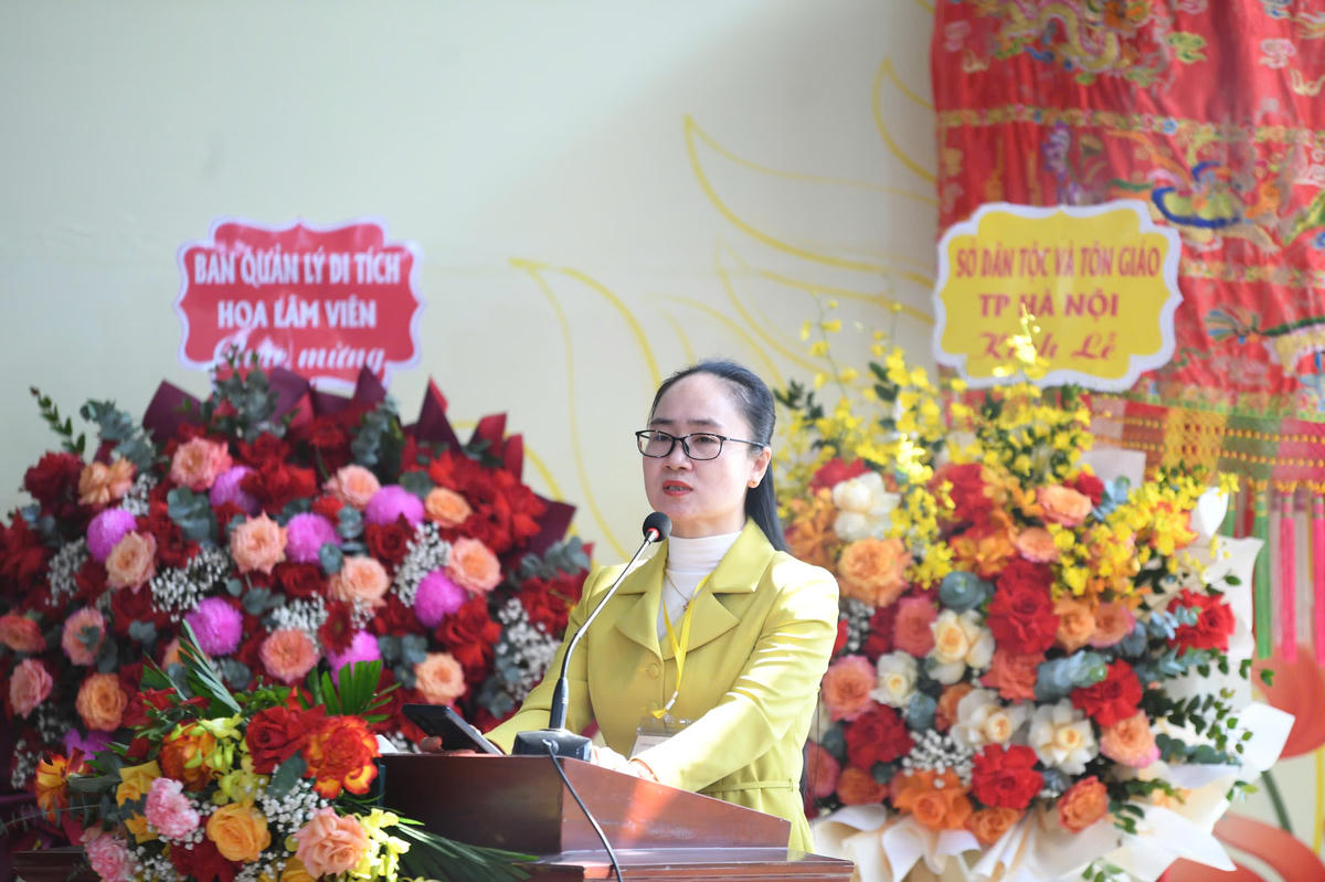 TS. Nguyễn Thị Mỹ Linh - Trưởng phòng Văn hóa – Xã hội xã Đông Anh tham luận tại toạ đàm. Ảnh: Phạm Sỹ.