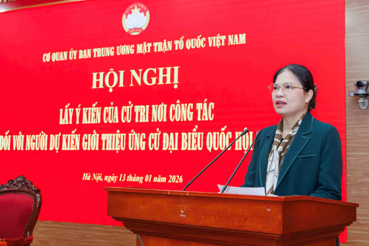 Phó Bí thư Thường trực Đảng ủy MTTQ, các đoàn thể Trung ương, Phó Chủ tịch UBTƯ MTTQ Việt Nam Hà Thị Nga phát biểu tại Hội nghị. Ảnh: Quang Vinh.