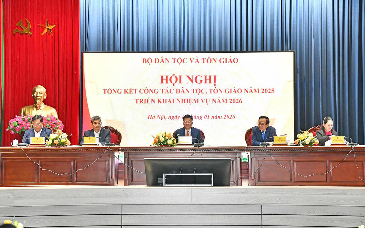 Phó Thủ tướng Chính phủ Lê Thành Long cùng các lãnh đạo Bộ DTTG chủ trì hội nghị. Ảnh: H.N