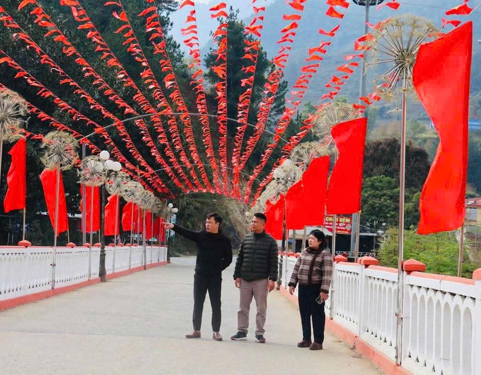 Tại Mù Cang Chải, việc trang trí đã cơ bản hoàn thành. Ảnh: Trung Nam.