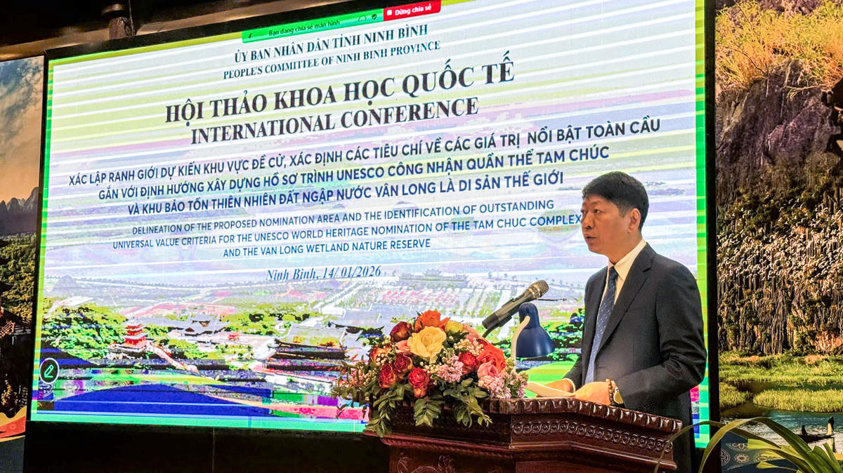 Ông Trần Song Tùng - Phó Chủ tịch Thường trực UBND tỉnh Ninh Bình phát biểu tại hội thảo. Ảnh: N.B