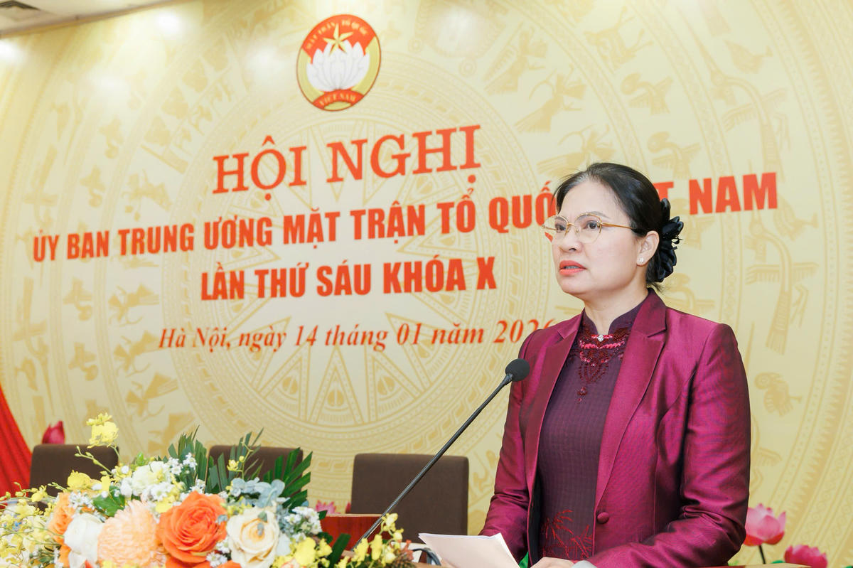 Tân Phó Chủ tịch - Tổng Thư ký UBTƯ MTTQ Việt Nam Hà Thị Nga phát biểu nhận nhiệm vụ. Ảnh: Quang Vinh.