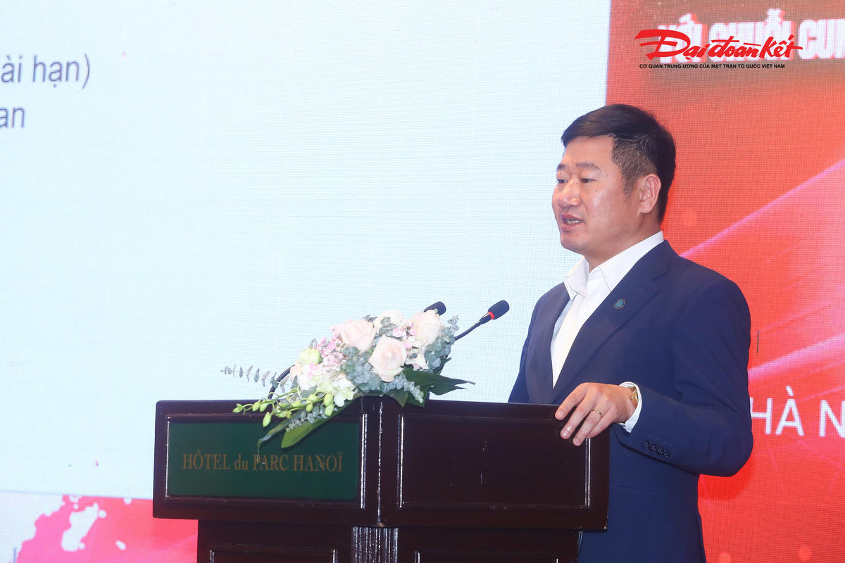 PGS.TS Lê Quang Duyến, Trưởng khoa Dầu khí và năng lượng, Đại học Mỏ - Địa chất phát biểu tham luận&nbsp;Doanh nghiệp khí Việt Nam cần gì để hội nhập quốc tế sâu rộng: Những khuyến nghị chính sách.