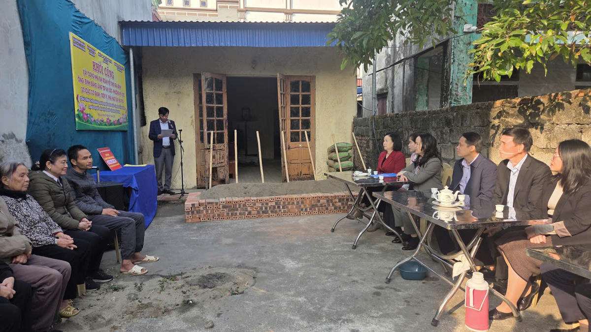 Ngôi nhà Đại đoàn kết được khởi công trong không khí ấm áp, sẻ chia. Ảnh: Duy Hưng.