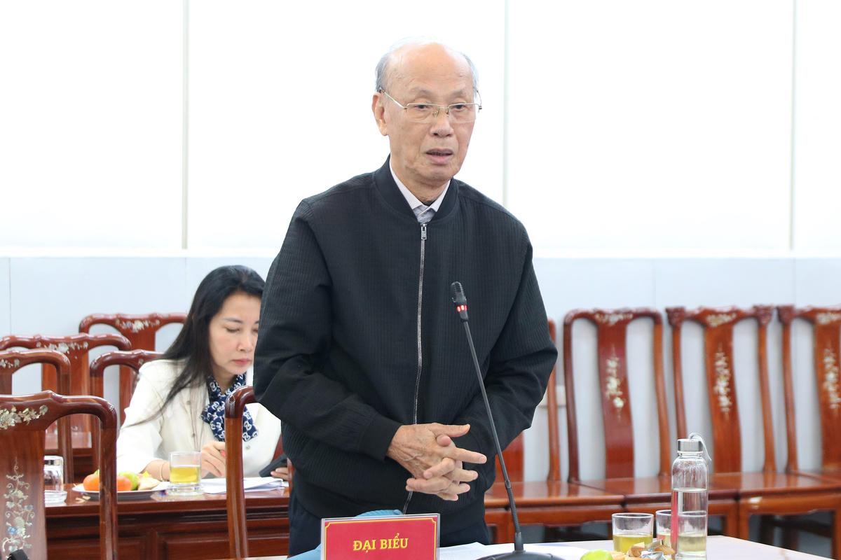 GS.TS Trần Ngọc Đường - Ủy viên Đoàn Chủ tịch, Chủ nhiệm Hội đồng tư vấn về Dân chủ và Pháp luật UBTƯ MTTQ Việt Nam&nbsp;phát biểu tại Hội thảo.