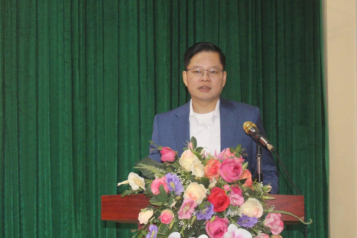 Phó Bí thư Tỉnh ủy, Chủ tịch Ủy ban MTTQ Việt Nam tỉnh Thái Nguyên Đinh Quang Tuyên phát biểu chia sẻ, động viên các hộ dân phát triển kinh tế. Ảnh: Hải Ly.