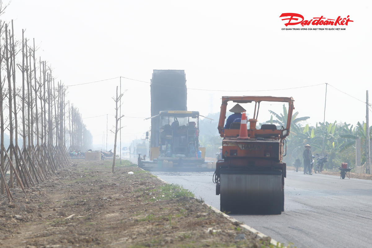 Theo ghi nhận của PV Báo Đại đoàn kết, hiện nay đoạn tuyến dài khoảng 7,5 km đang được đẩy nhanh tiến độ thi công, dự kiến sẽ về đích vào dịp Tết Nguyên đán sắp tới.