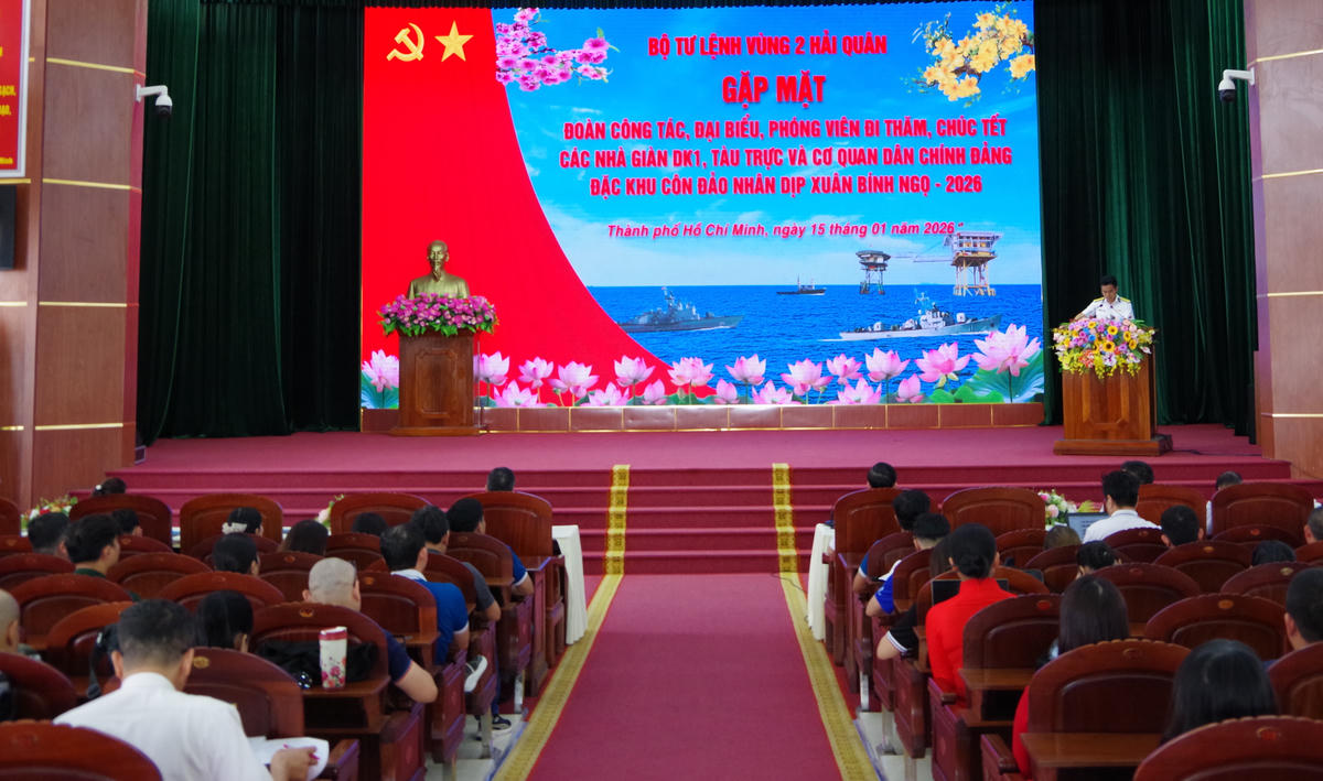 Các đại biểu tham gia buổi lễ. Ảnh: Q.Hùng.