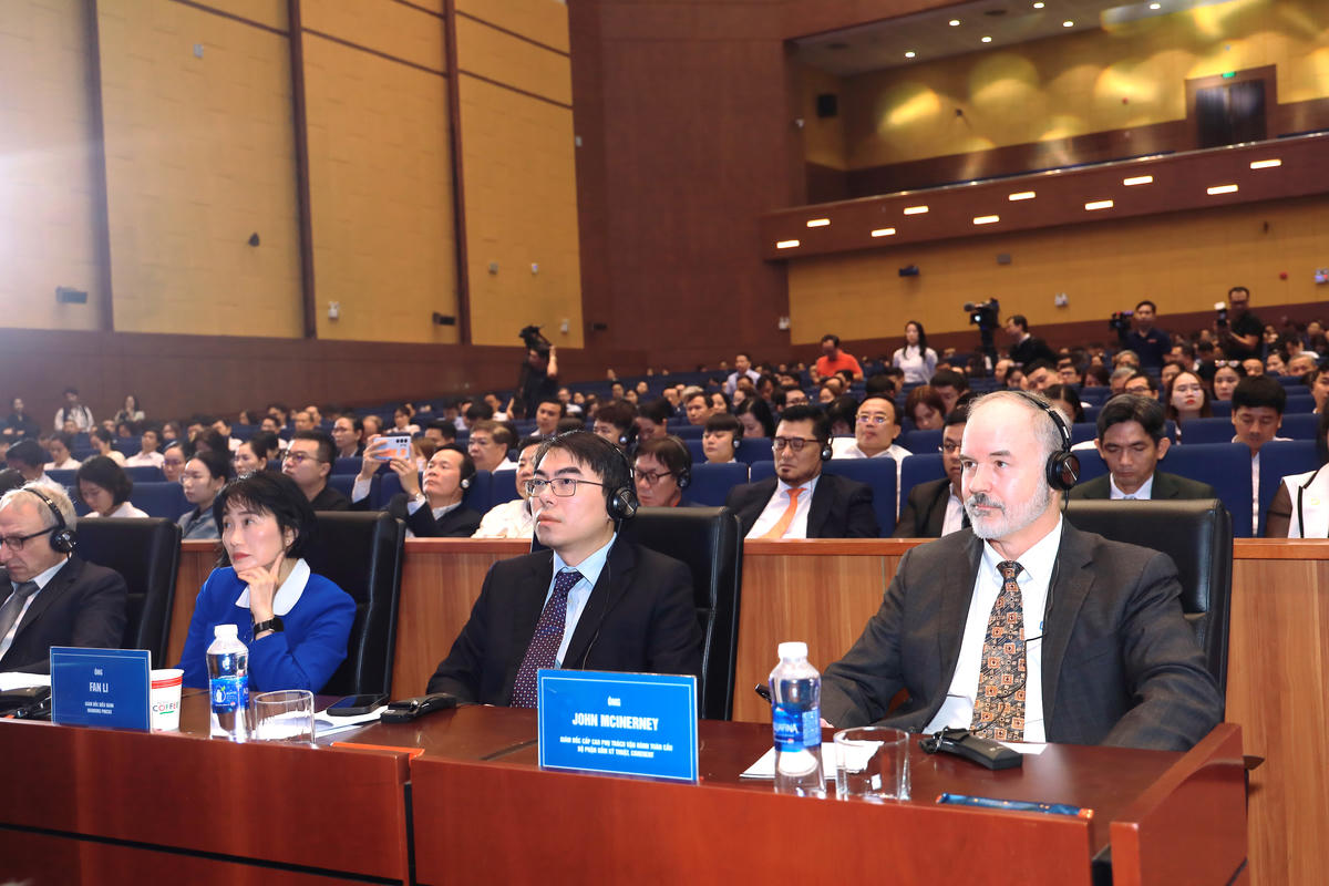 Lãnh đạo TP Hồ Chí Minh và đại biểu quốc tế dự buổi lễ. Ảnh: Q.Đ.