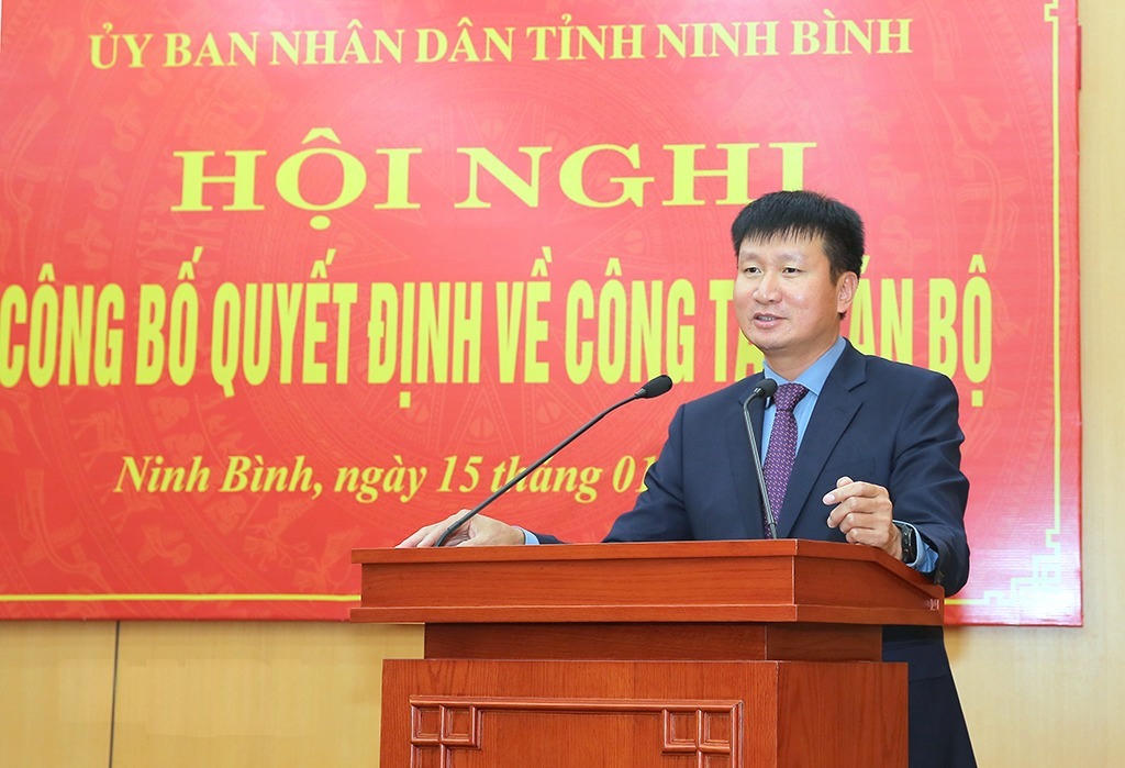 Chủ tịch UBND tỉnh Ninh Bình Trần Huy Tuấn phát biểu tại hội nghị. Ảnh: Anh Tuấn