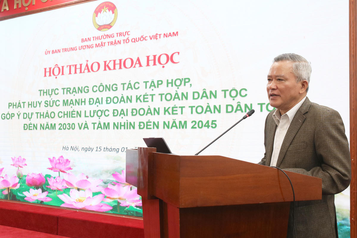 TS Nguyễn Văn Pha - Ủy viên Đoàn Chủ tịch, Phó Chủ nhiệm Hội đồng tư vấn về Dân chủ và Pháp luật UBTƯ MTTQ Việt Nam phát biểu tại Hội thảo.