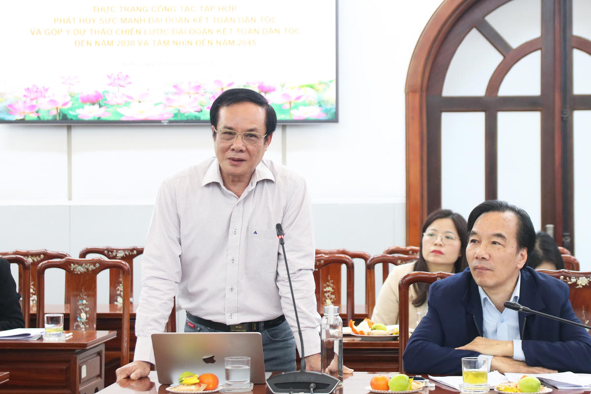 PGS.TS Lê Bá Trình - Ủy viên Đoàn Chủ tịch, nguyên Phó Chủ tịch UBTƯ MTTQ Việt Nam&nbsp;UBTƯ MTTQ Việt Nam phát biểu tại Hội thảo.