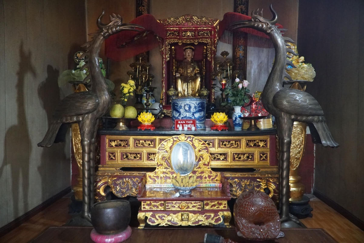 Đền thờ Bà Triệu được giữ nguyên trạng trong quá trình thực hiện chỉnh trang tổng thể khu di tích. Ảnh: Thanh Tùng