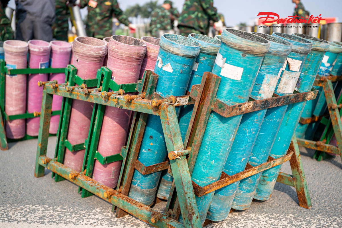 Thời điểm này, pháo chưa được nạp vào ống nhằm bảo đảm an toàn.