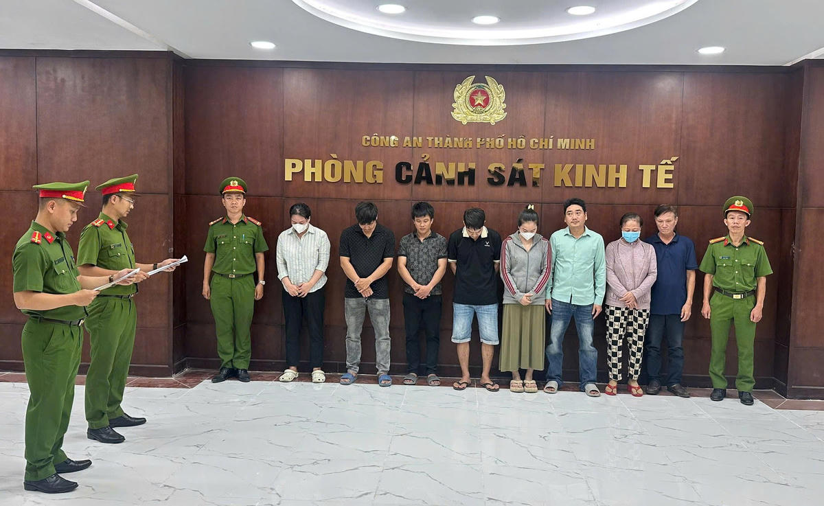 Các đối tượng tại cơ quan công an. Ảnh: CA.