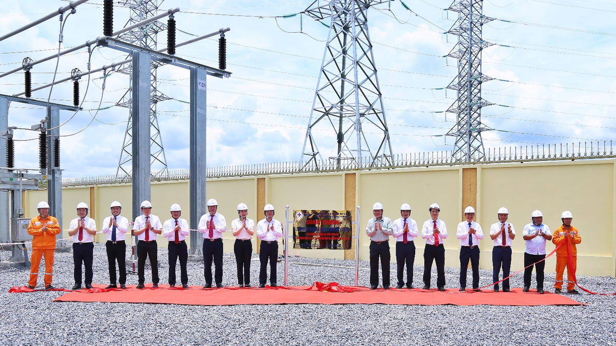 Lễ gắn biển Dự án 04 xuất tuyến 110kV sau trạm biến áp 220kV Phú Bình 2, tỉnh Thái Nguyên; chào mừng Đại hội đại biểu Đảng bộ Tập đoàn Điện lực Việt Nam lần thứ IV, nhiệm kỳ 2025 - 2030