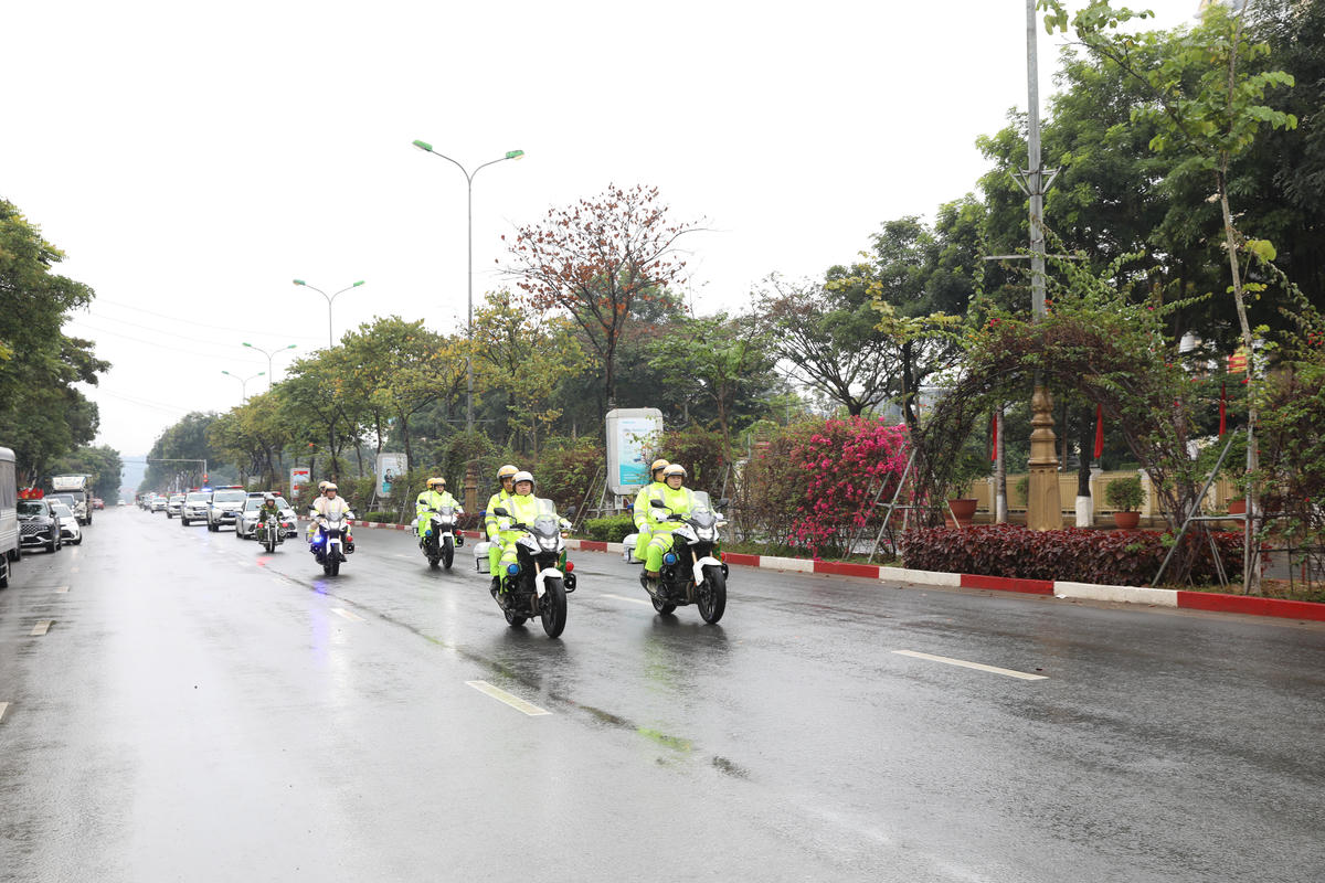 Lực lượng Công an tỉnh Sơn La ra quân cao điểm xử lý các hành vi vi phạm pháp luật. Ảnh: Đ.T