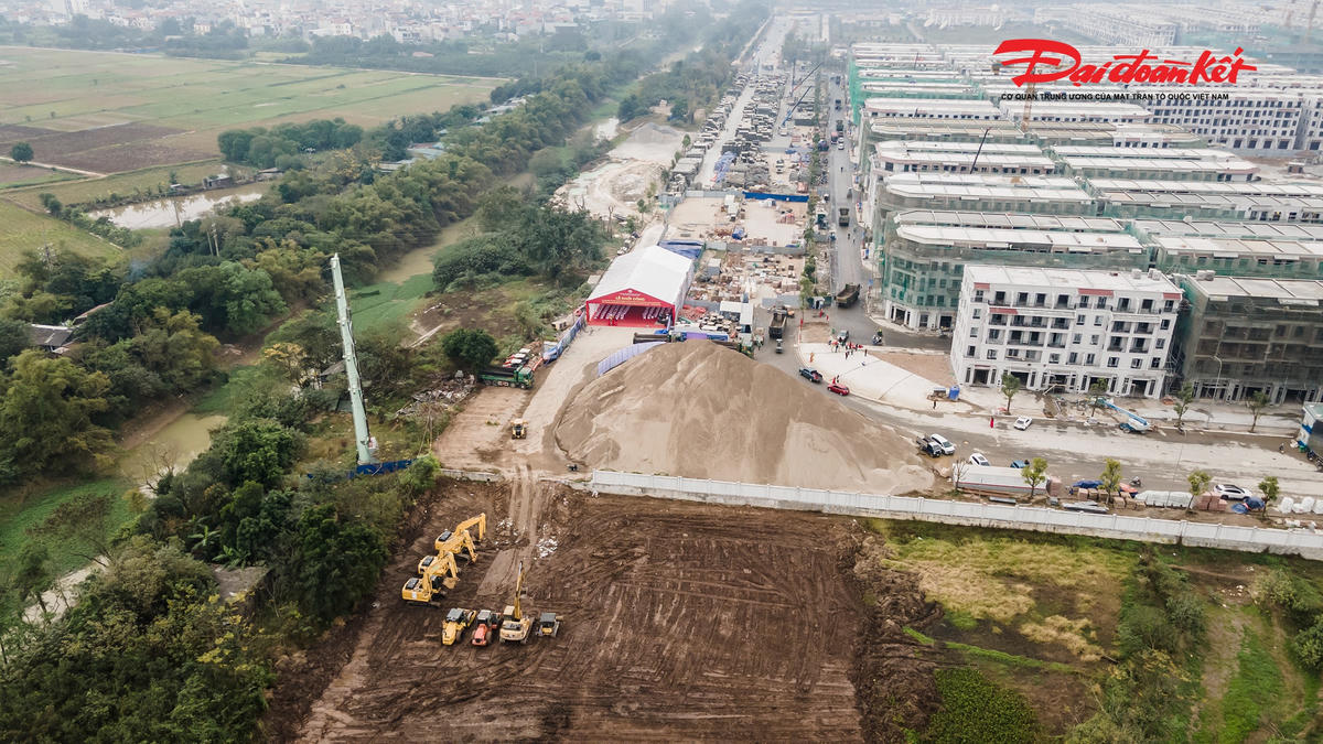 Dự án triển khai trên địa bàn các thôn thuộc xã Đông Anh. Tổng diện tích thu hồi lên tới hàng trăm nghìn mét vuông, liên quan tới hàng trăm hộ dân, bao gồm đất nông nghiệp giao theo Nghị định 64/CP, đất ở, đất công do UBND xã quản lý và đất của các tổ chức. Ảnh: Quang Vinh.