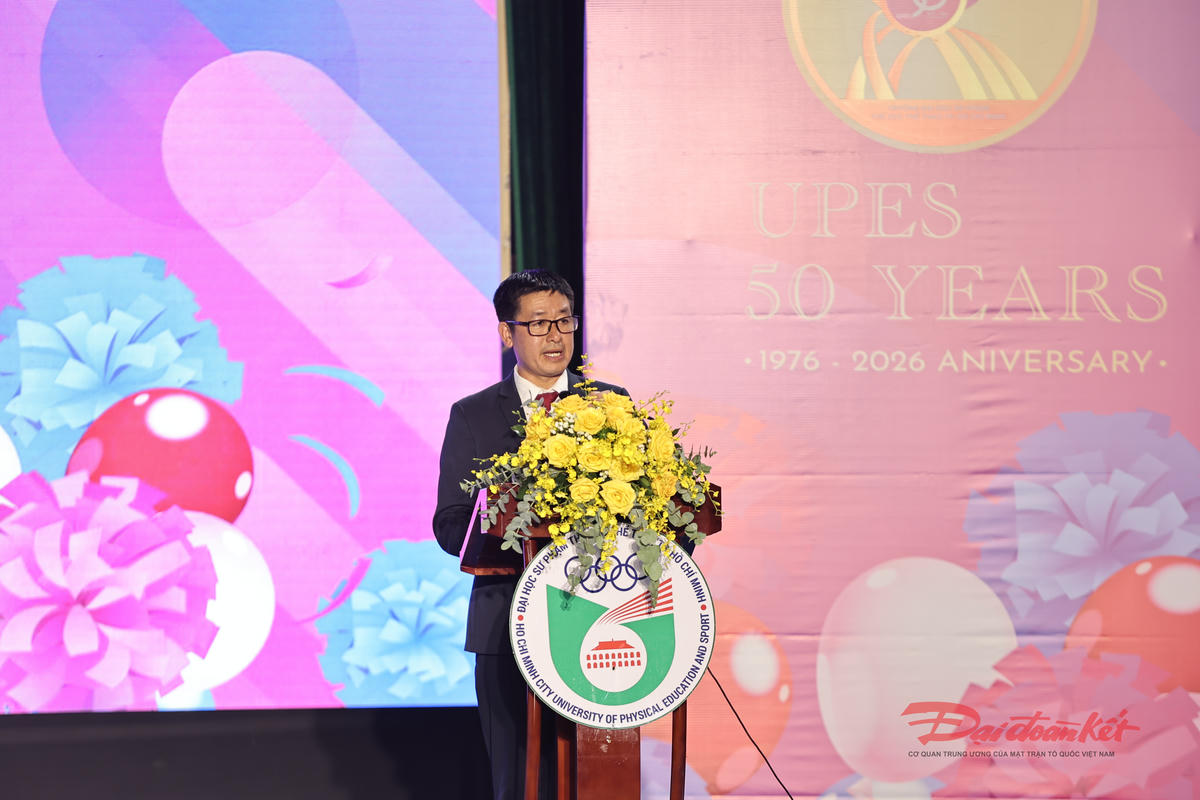 Tiến sỹ Nguyễn Kế Bình, Bí thư Đảng ủy UPES phát biểu tại buổi lễ. Ảnh: VP.