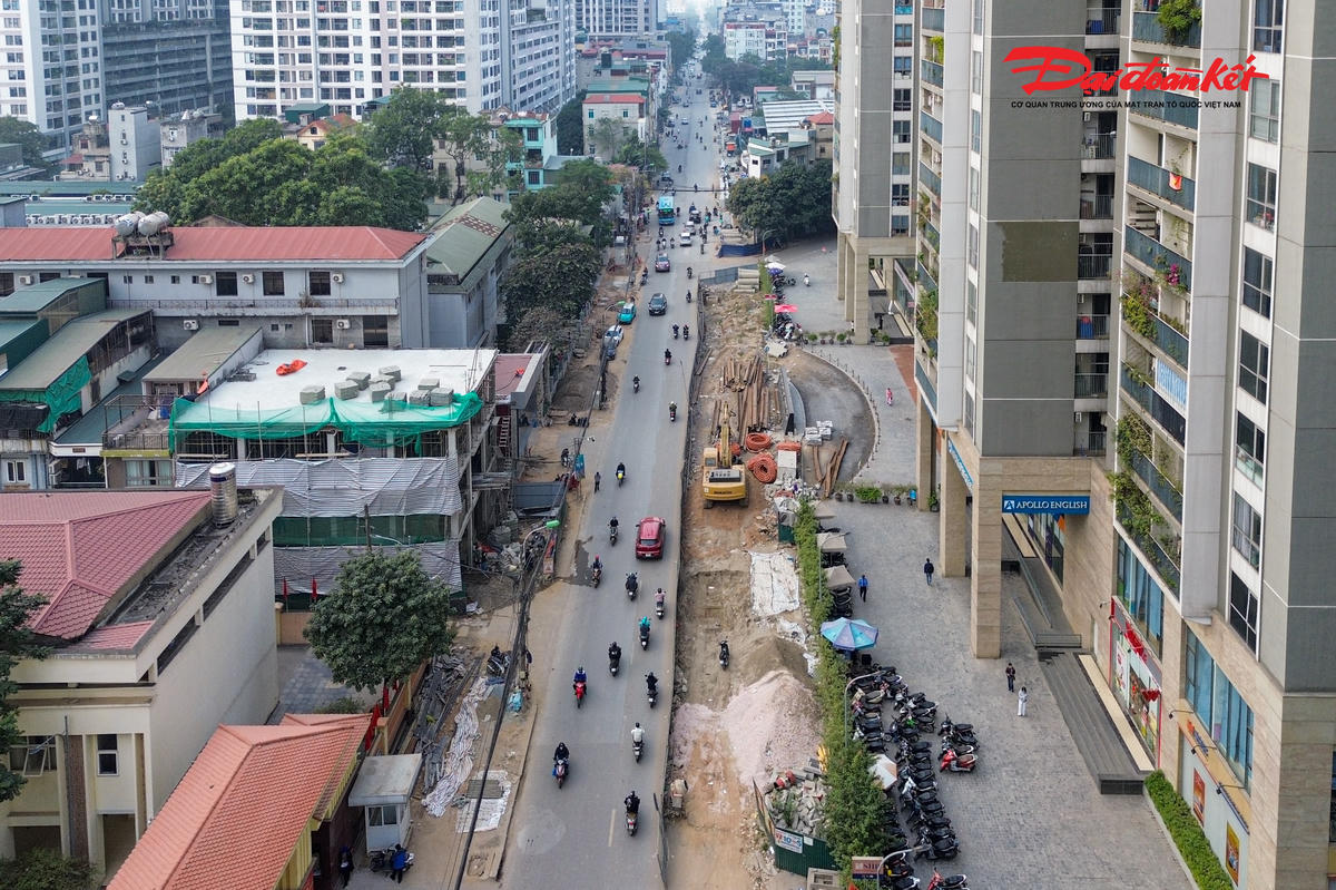 Mặt cắt ngang tuyến đường được mở rộng lên 21 m, gồm 15 m lòng đường và vỉa hè hai bên, mỗi bên rộng 3m.