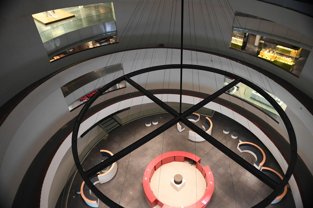 Toàn bộ hệ thống trưng bày của Bảo tàng Hà Nội trên cả 4 tầng với 7 chủ đề xuyên suốt chiều dài lịch sử đất nước hứa hẹn nhiều hấp dẫn khi mở cửa. Đặc biệt giới trẻ. Ảnh: Phạm Sỹ.. 