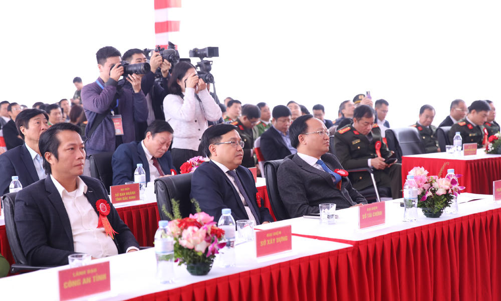 Đại biểu UBND tỉnh Bắc Ninh tại buổi lễ khởi công dự án.