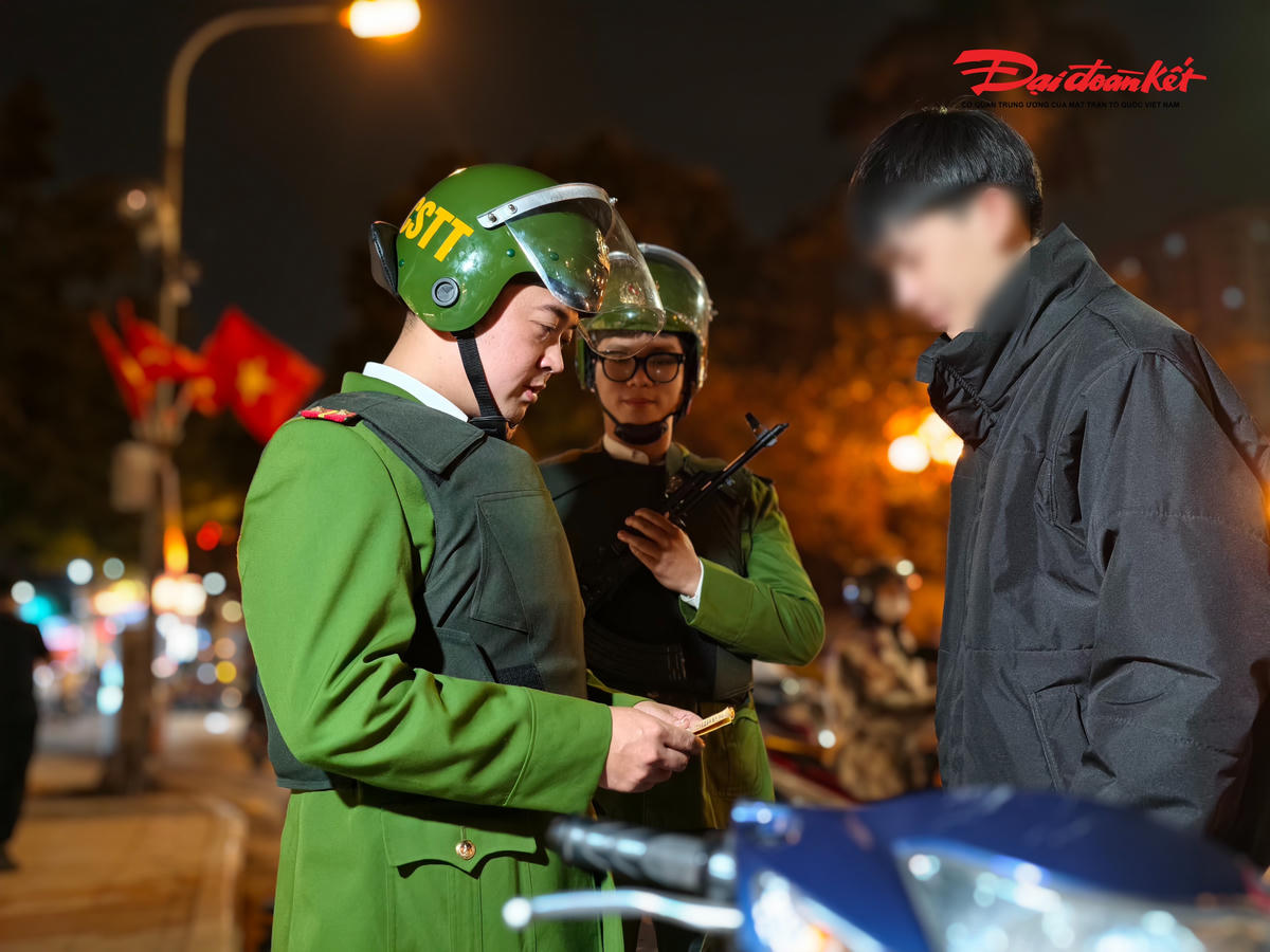 Việc duy trì tuần tra liên tục, xuyên đêm không chỉ mang ý nghĩa răn đe, phòng ngừa mà còn giúp lực lượng công an kịp thời phát hiện, xử lý sớm các tình huống phát sinh, không để vụ việc nhỏ tích tụ thành điểm nóng phức tạp.