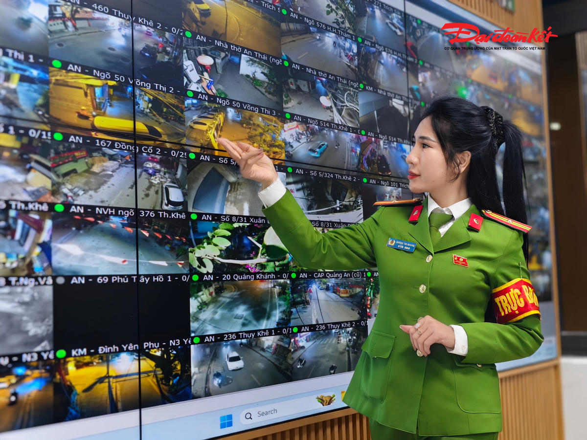 Bên cạnh tuần tra trên thực địa, việc đưa hệ thống camera an ninh hiện đại vào vận hành được xem là bước đi quan trọng, góp phần nâng cao hiệu quả công tác quản lý, chỉ huy và điều hành.