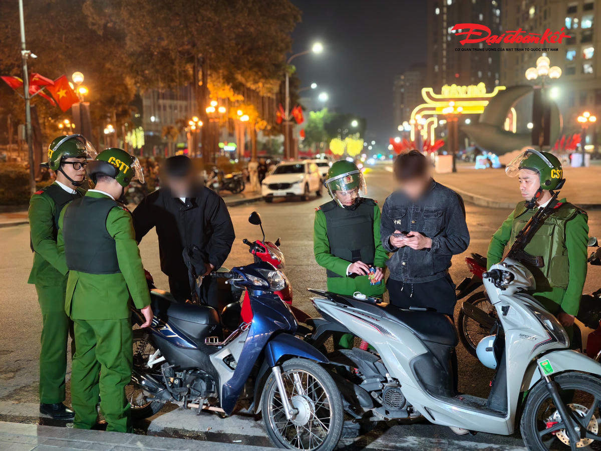 Trước yêu cầu bảo vệ tuyệt đối an ninh, an toàn Đại hội đại biểu toàn quốc lần thứ XIV của Đảng , Công an phường Tây Hồ đã chủ động xây dựng phương án bảo vệ theo hướng “chủ động – liên hoàn – đa lớp”. Trong đó, lực lượng công an cơ sở vừa tăng cường tuần tra, kiểm soát công khai trên thực địa, vừa kết hợp chặt chẽ với việc nắm tình hình qua các phương tiện kỹ thuật nghiệp vụ hiện đại.