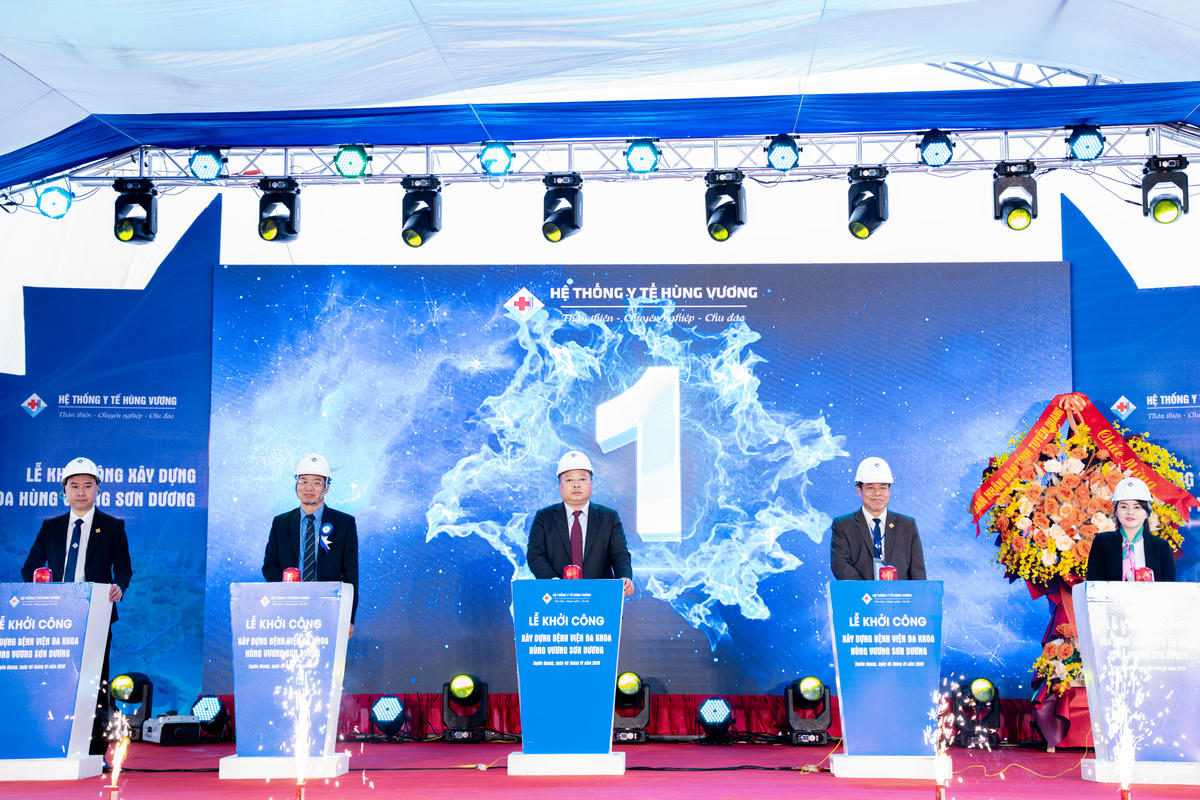 Bấm nút khởi công Dự án. Ảnh" TD