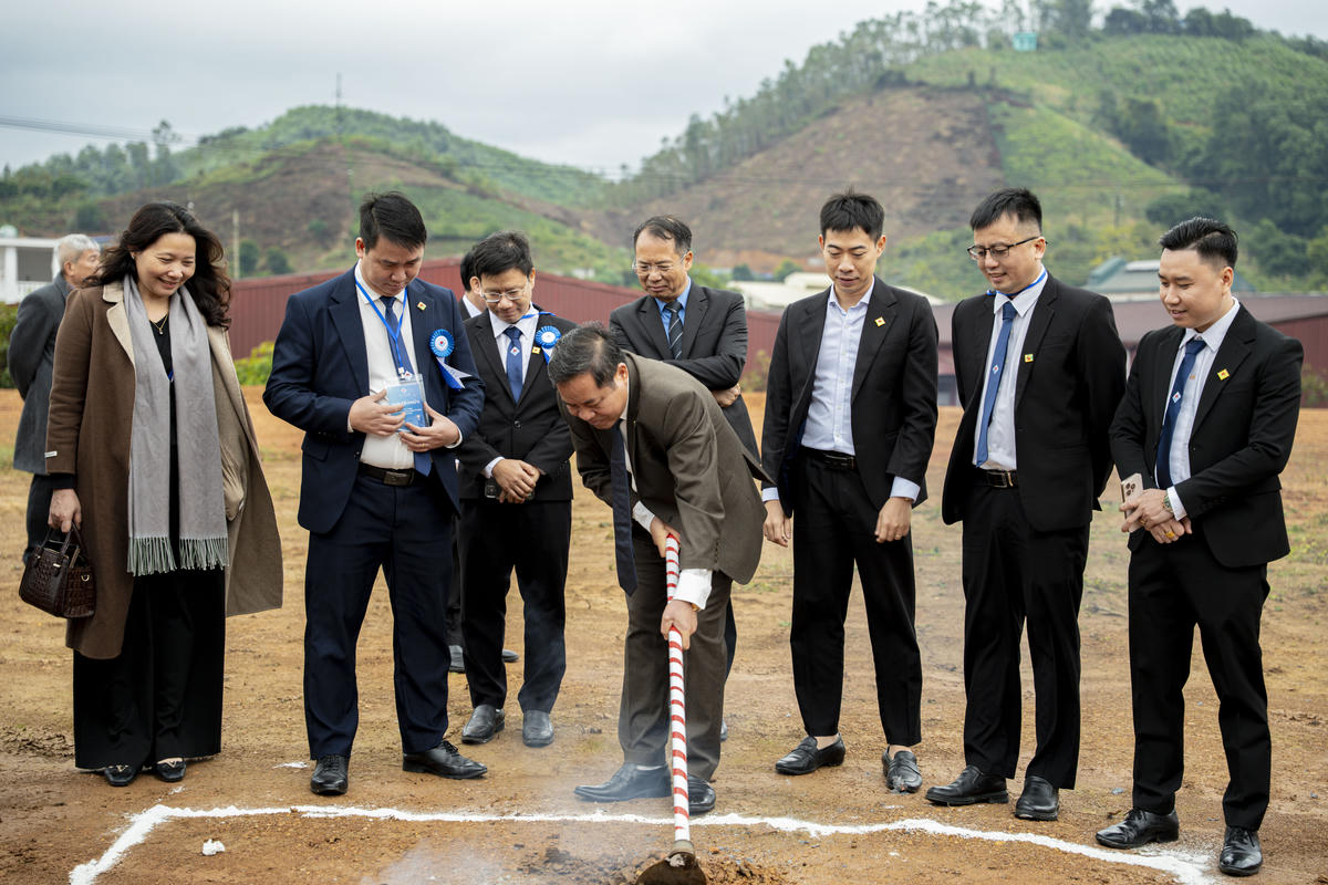 Luật sư Phạm Văn Học xúc động làm lễ khởi công Dự án. Ảnh Tùng Duy