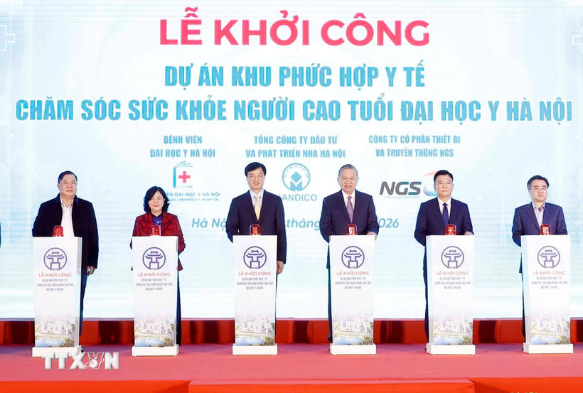 Tổng Bí thư Tô Lâm và các đại biểu thực hiện nghi thức khởi công. (Ảnh: Thống Nhất/TTXVN)
