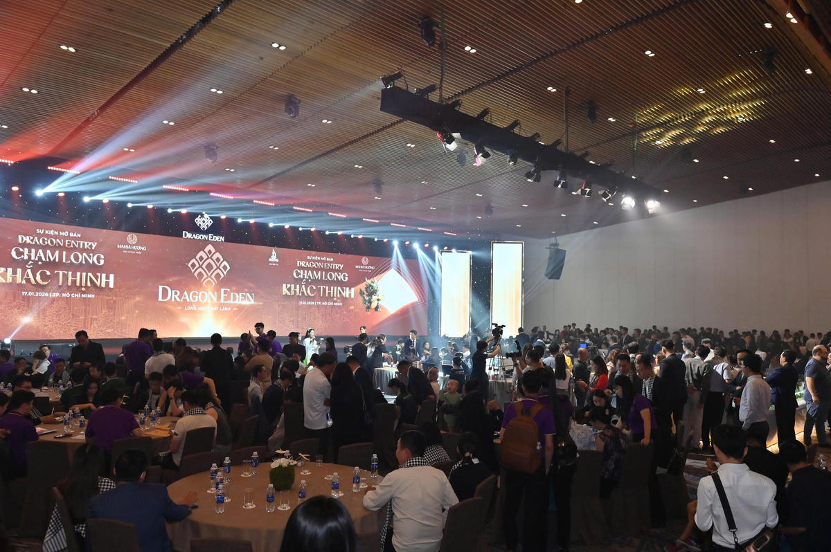 Rất đông khách hàng tham dự sự kiện mở bán phân khu Dragon Park thuộc dự án Dragon Eden.