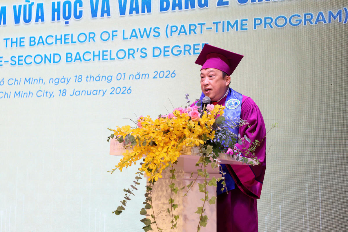 ThS Lê Văn Hiển – Phó Trưởng phòng phụ trách Phòng Đào tạo Đại học Trường Đại học Luật TP Hồ Chí Minh phát biểu tại buổi lễ. Ảnh: T.L