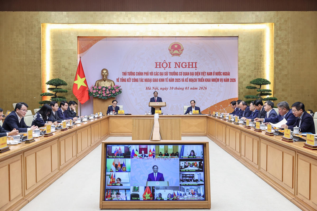 Chủ trì Hội nghị trực tuyến với các Đại sứ, Trưởng Cơ quan đại diện Việt Nam ở nước ngoài về tổng kết công tác ngoại giao kinh tế năm 2025 và triển khai nhiệm vụ năm 2026, tối 10/1, Thủ tướng Chính phủ Phạm Minh Chính đánh giá, ngoại giao kinh tế đạt kết quả quan trọng mang tính "chuyển đổi trạng thái, xoay chuyển tình thế" - Ảnh: VGP/Nhật Bắc
