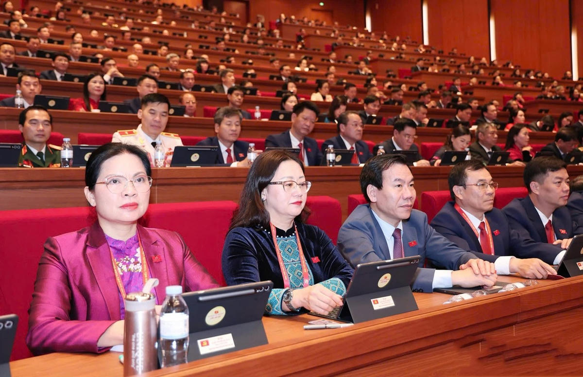 Đồng chí Hà Thị Nga -&nbsp;Ủy viên Trung ương Đảng, Phó Chủ tịch - Tổng Thư ký UBTƯ MTTQ Việt Nam&nbsp;(ngoài cùng bên trái) cùng các đại biểu tham dự Đại hội.