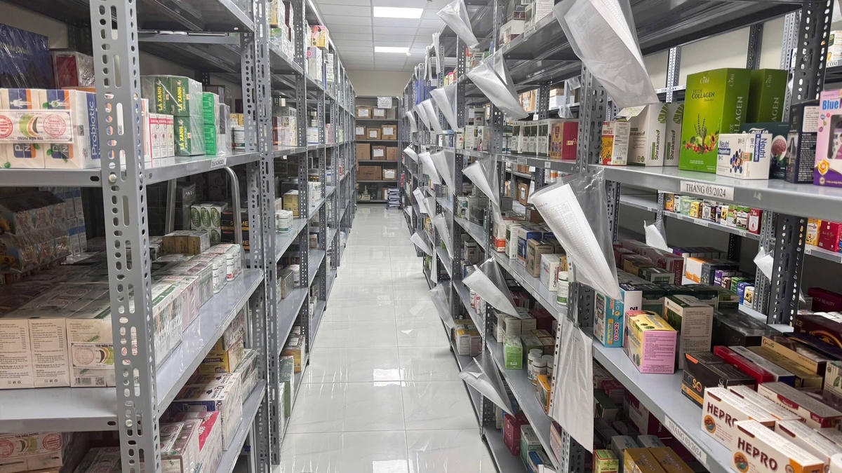 Các đối tượng đã sản xuất, tiêu thụ hàng trăm tấn thực phẩm chức năng giả trên địa bàn cả nước. Ảnh: ANTV Lào Cai.