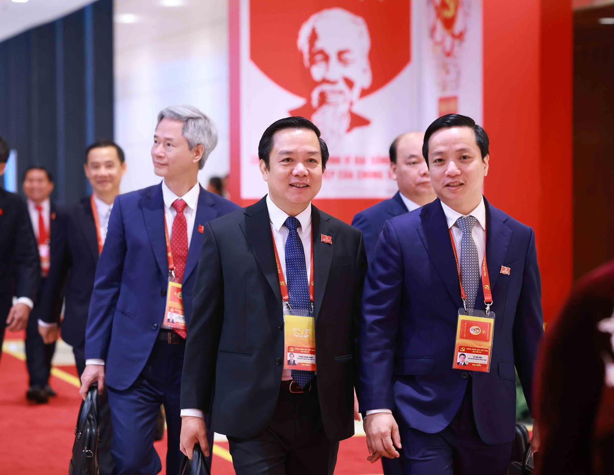 Các đại biểu đến tham dự Đại hội XIV của Đảng. Ảnh: VT-VM