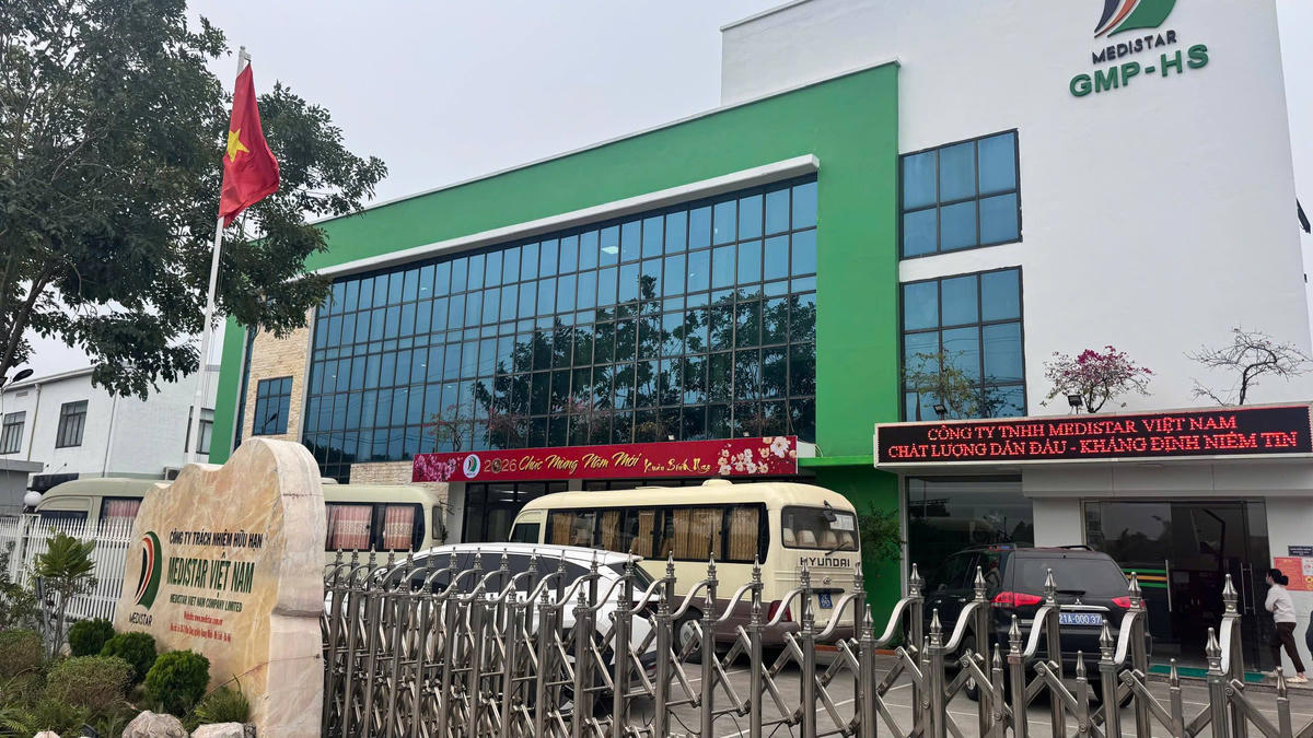 Nhà máy thuộc Công ty trách nhiệm hữu hạn Medistar Việt Nam, có địa chỉ tại Khu công nghiệp Quang Minh (Hà Nội) nơi đang sản xuất và đóng gói hàng nghìn sản phẩm thực phẩm chức năng giả. Ảnh: ANTV Lào Cai.