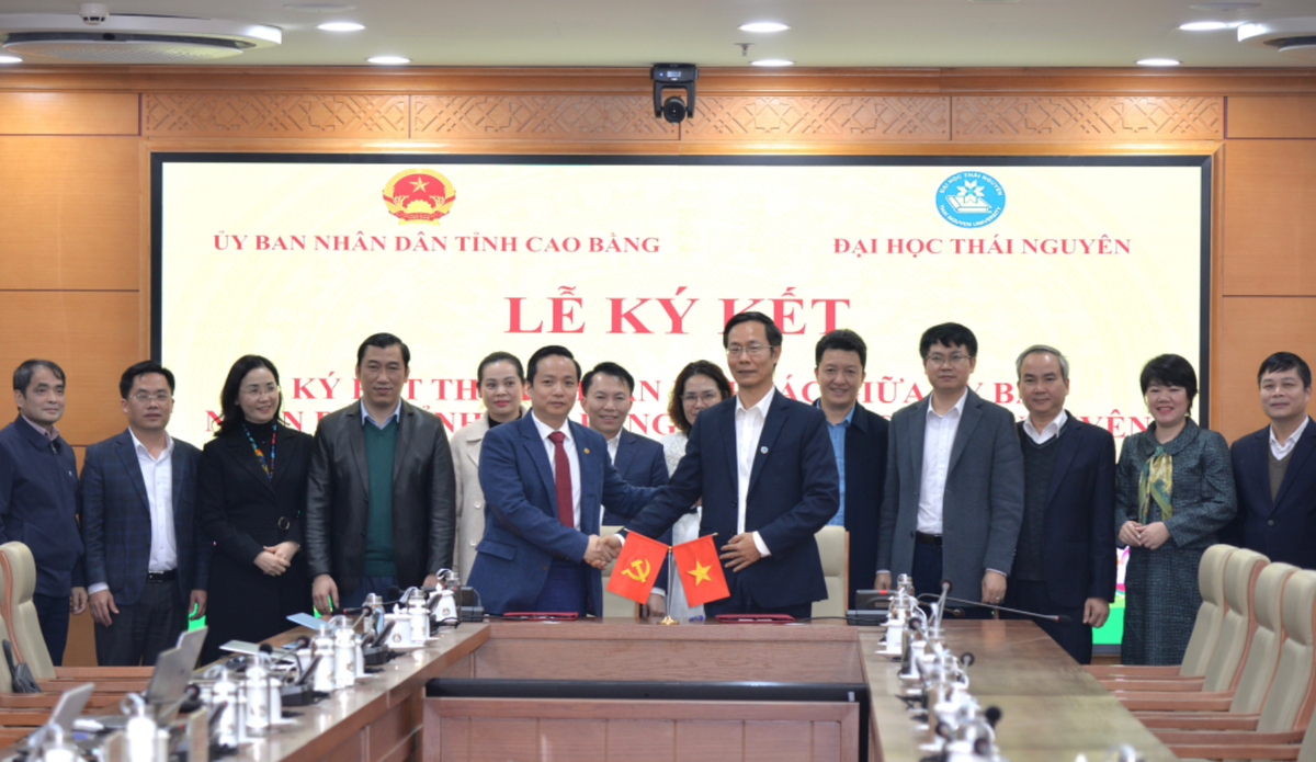 Lễ ký kết giữa ĐH Thái Nguyên và UBND tỉnh Cao Bằng. Ảnh: ĐHTN.