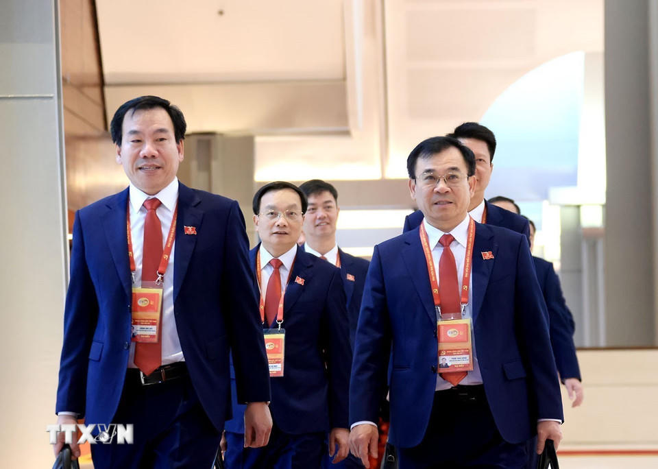 Các đại biểu đến dự phiên khai mạc Đại hội XIV của Đảng. (Ảnh: TTXVN)