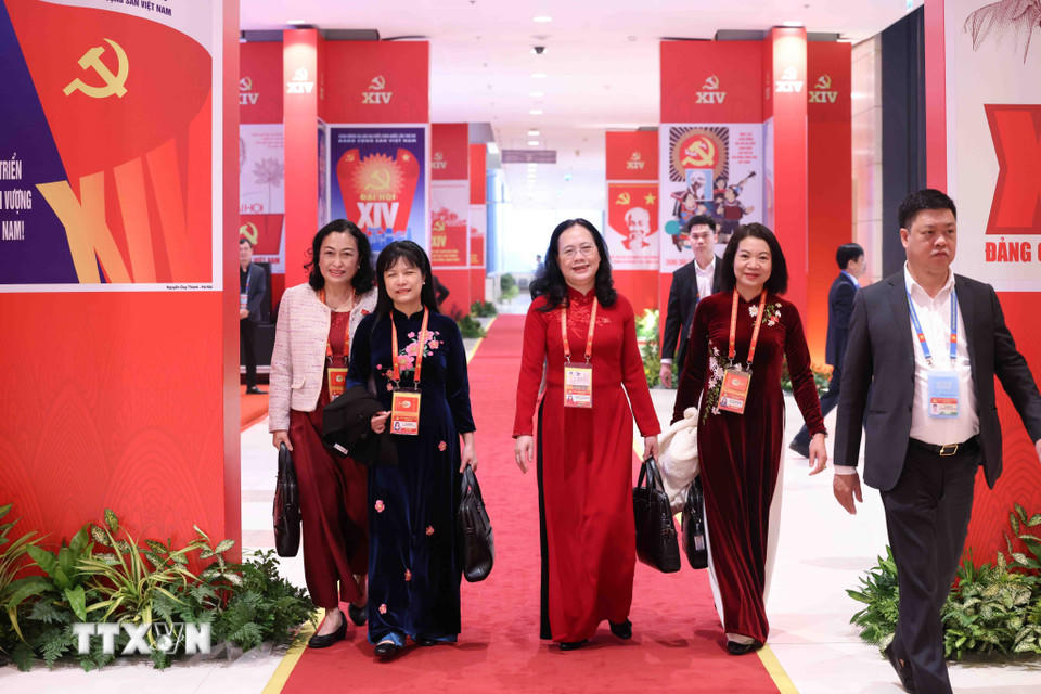 Các đại biểu đến dự phiên khai mạc Đại hội XIV của Đảng. (Ảnh: TTXVN)