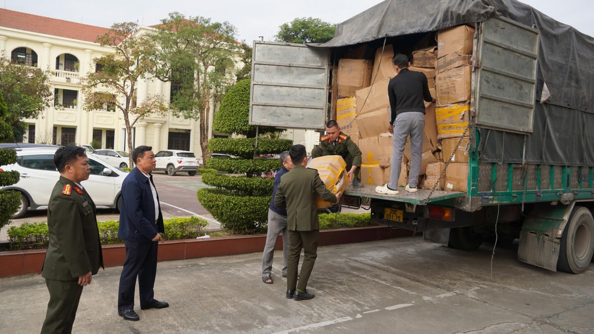 Triệt phá đường dây mỹ phẩm giả quy mô lớn, thu giữ hơn 25 tấn hàng hóa. Ảnh: CAQT