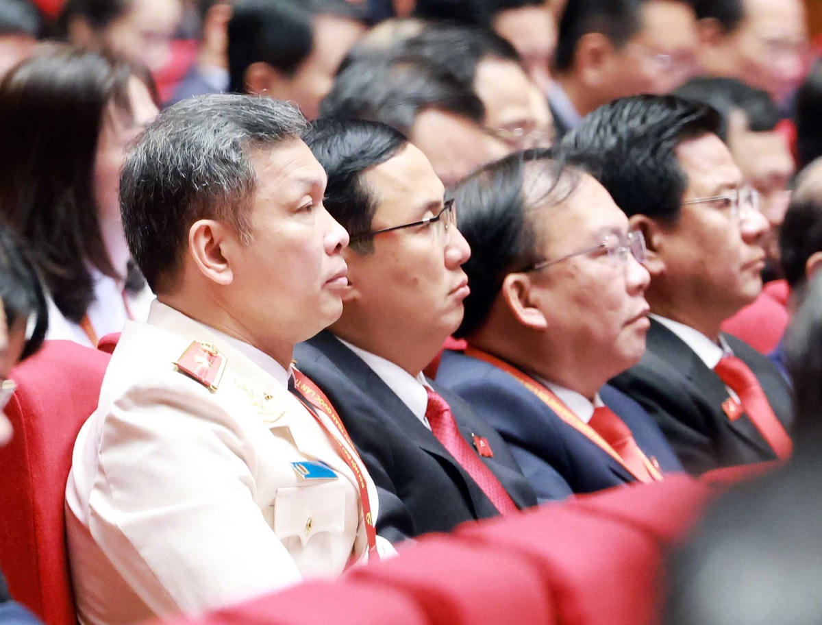 Các đại biểu dự phiên thảo luận tại hội trường về các văn kiện Đại hội.