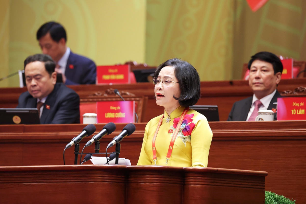 Ủy viên Ban Thường vụ Đảng ủy Quốc hội, Phó Chủ tịch Quốc hội Nguyễn Thị Thanh trình bày tham luận tại Đại hội